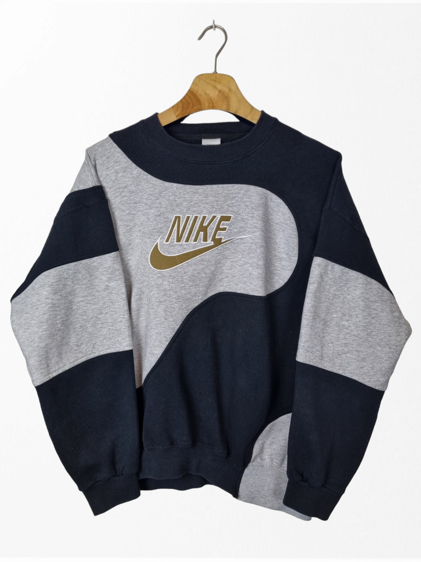 Nike front logo sweater maat M/L