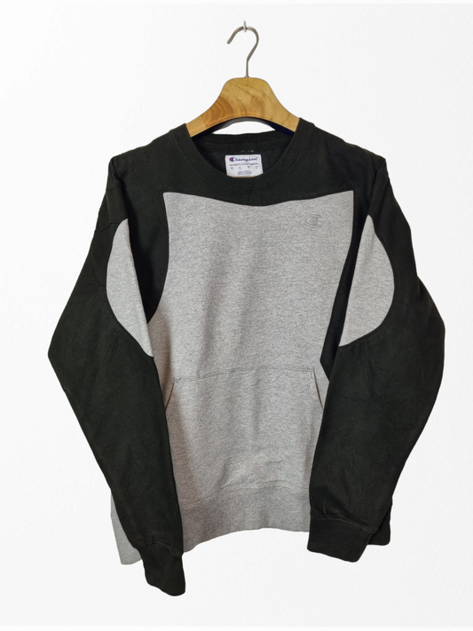 Champion chest logo sweater maat M