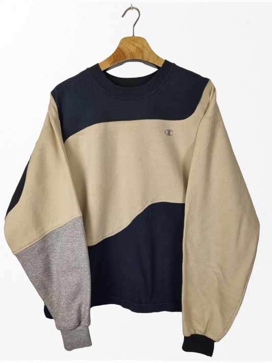 Champion chest logo sweater maat L