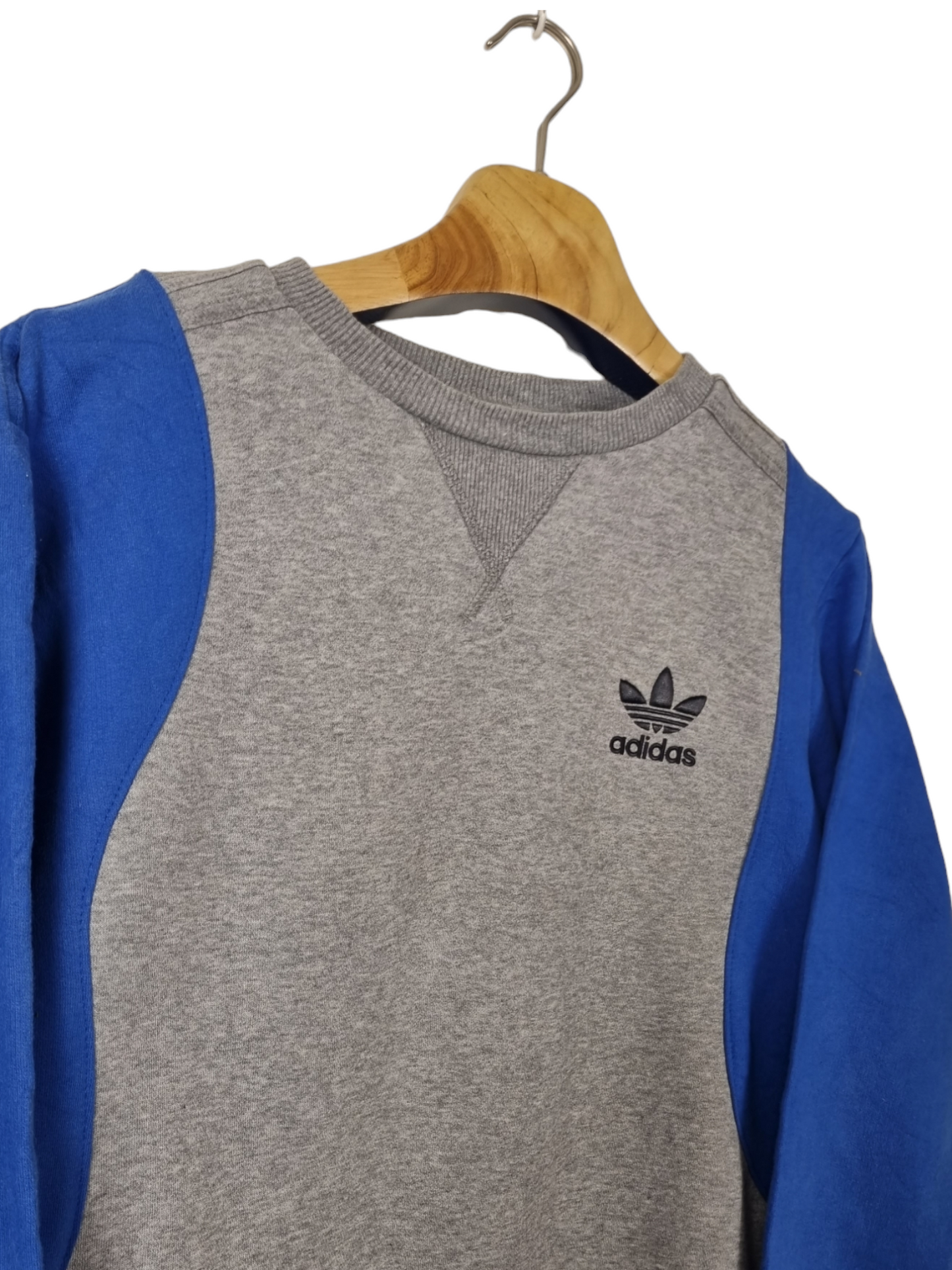 Adidas chest logo swater maat S/M