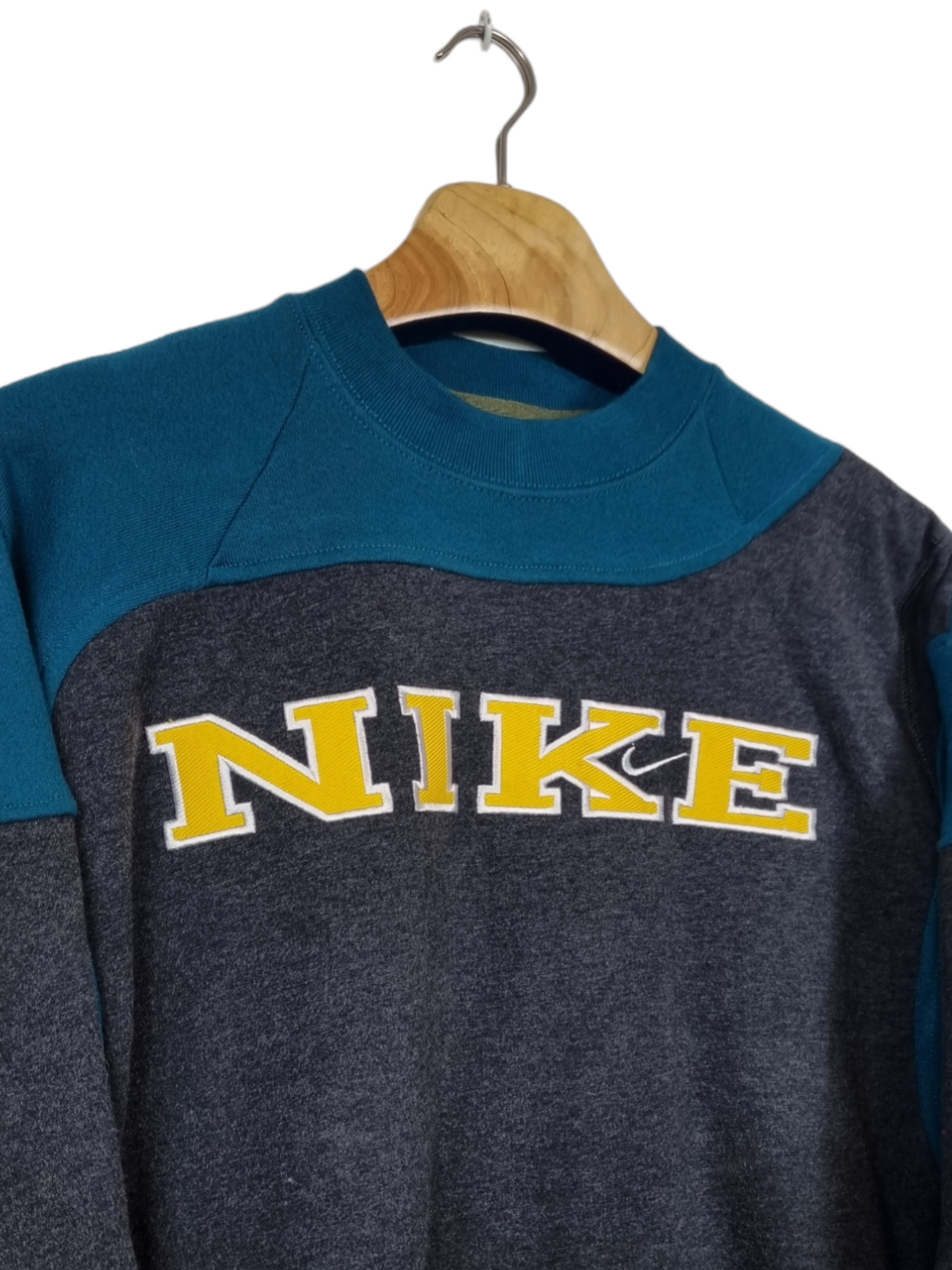 Nike 90s spell out sweater maat S