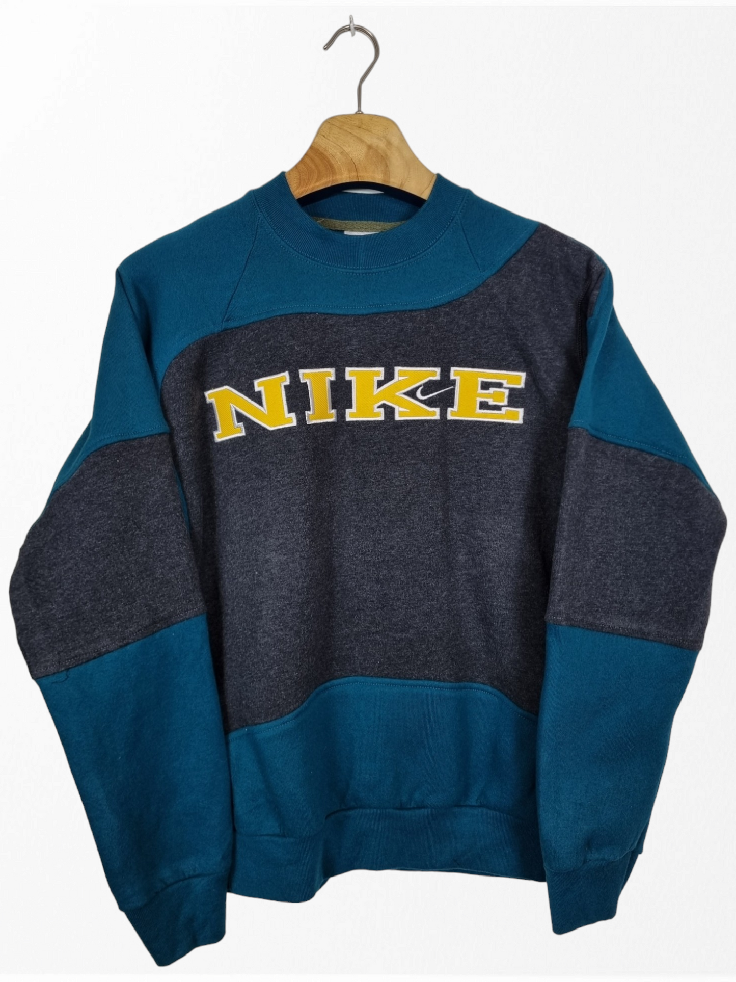 Nike 90s spell out sweater maat S