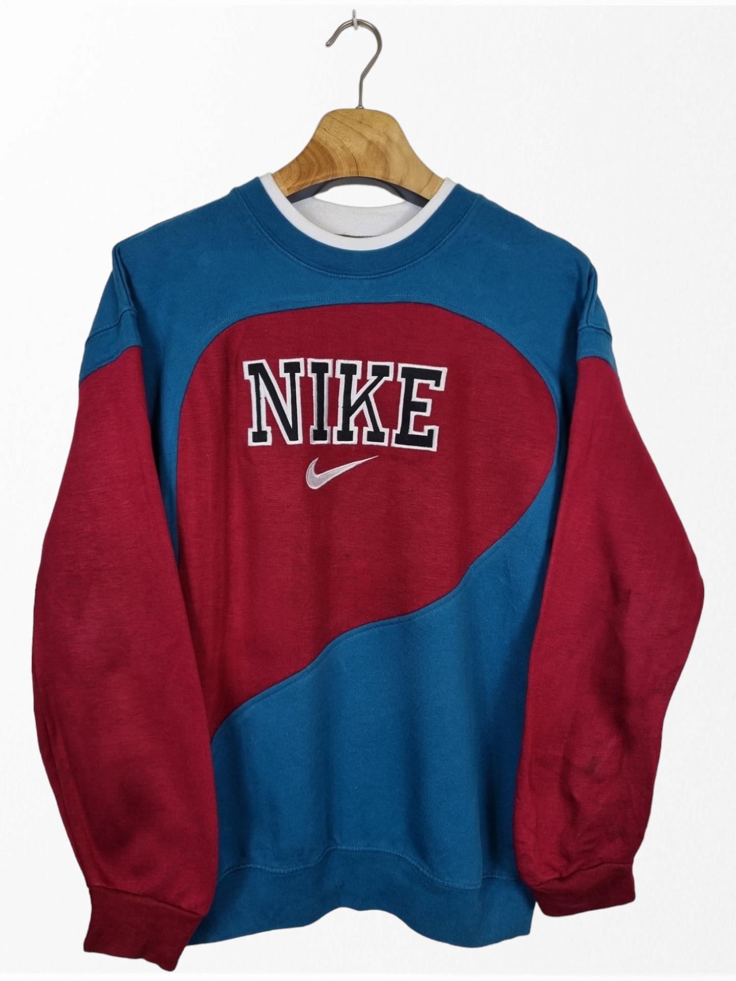 Nike 90s spell out sweater maat M