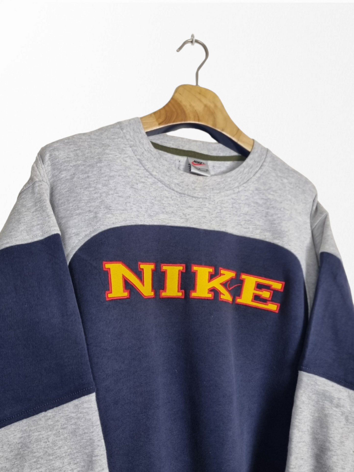 Nike 90s spell out sweater maat M