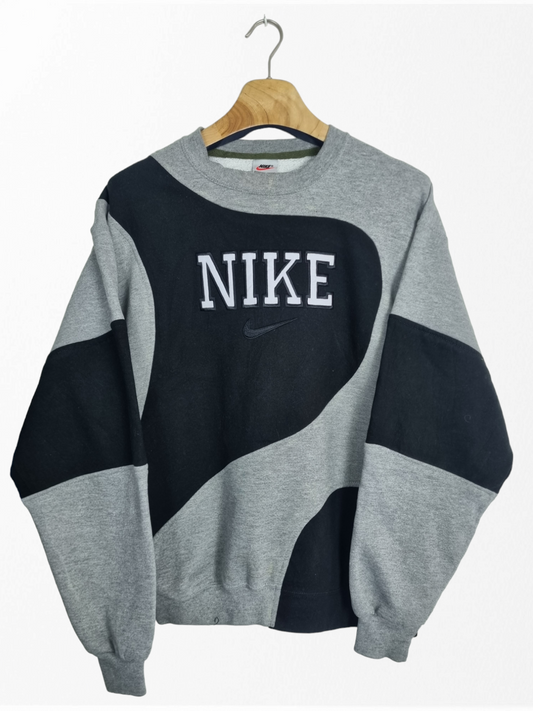 Nike 90s spell out sweater maat M