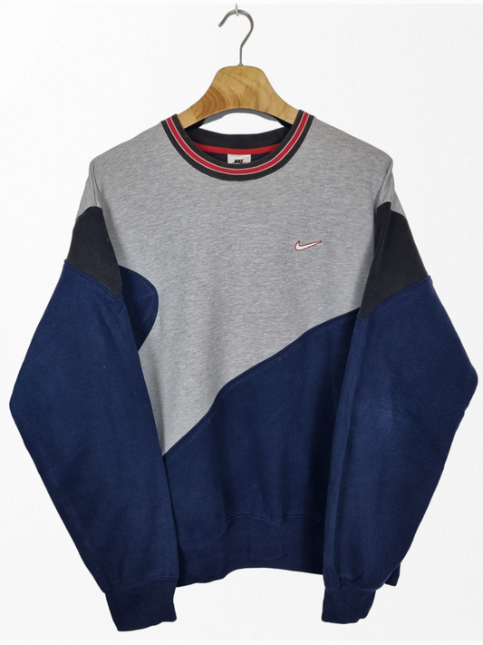 Nike 90s chest swoosh sweater maat M