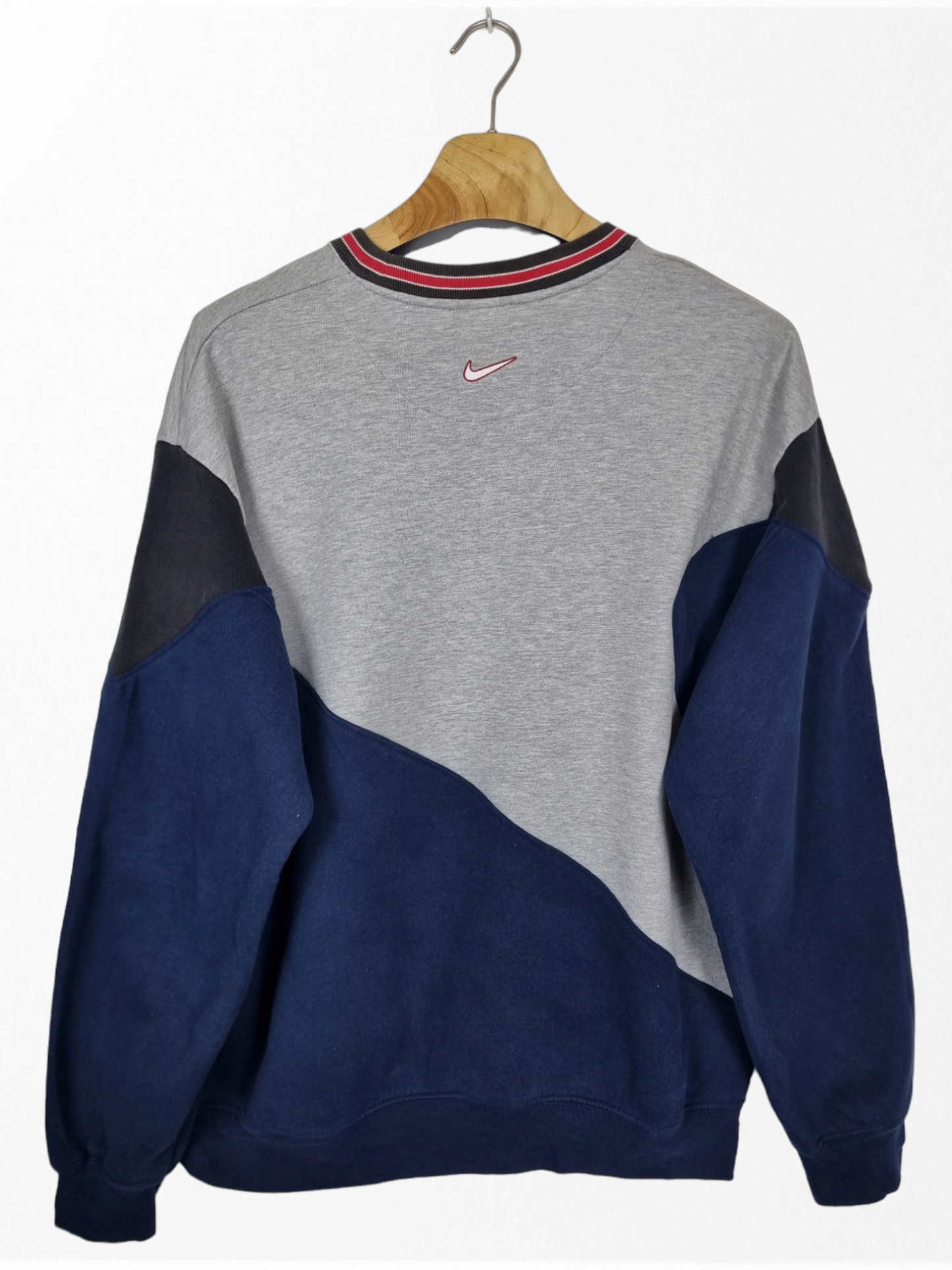 Nike 90s chest swoosh sweater maat M