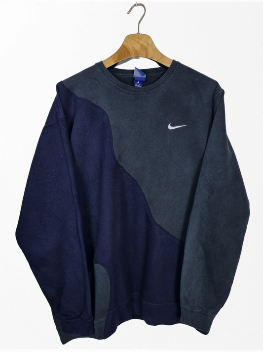 Nike chest swoosh sweater maat L