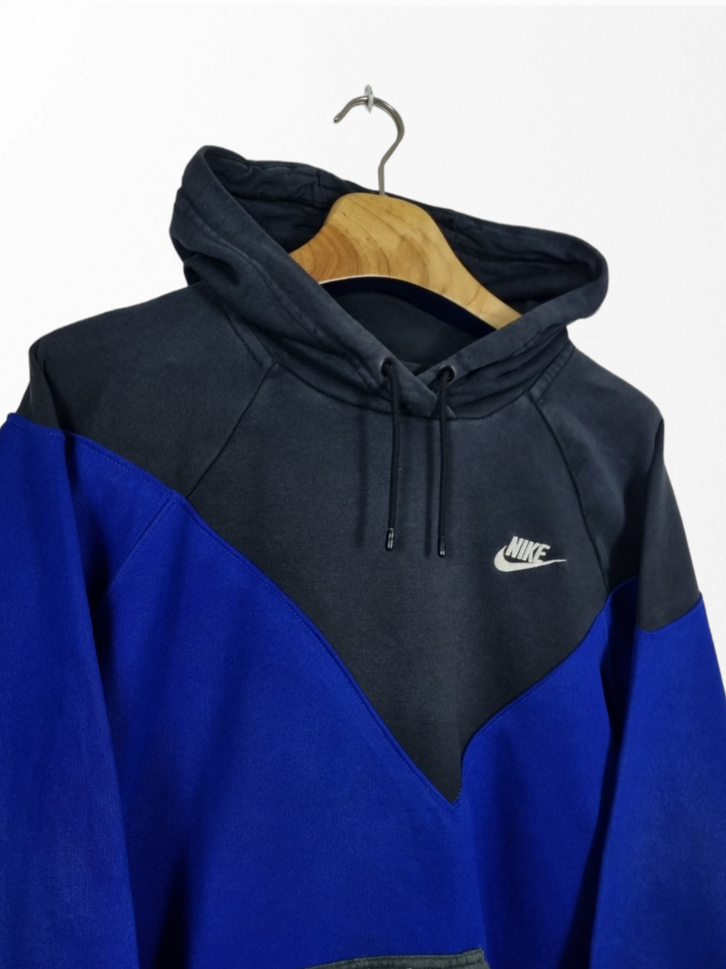 Nike chest logo hoodie maat M