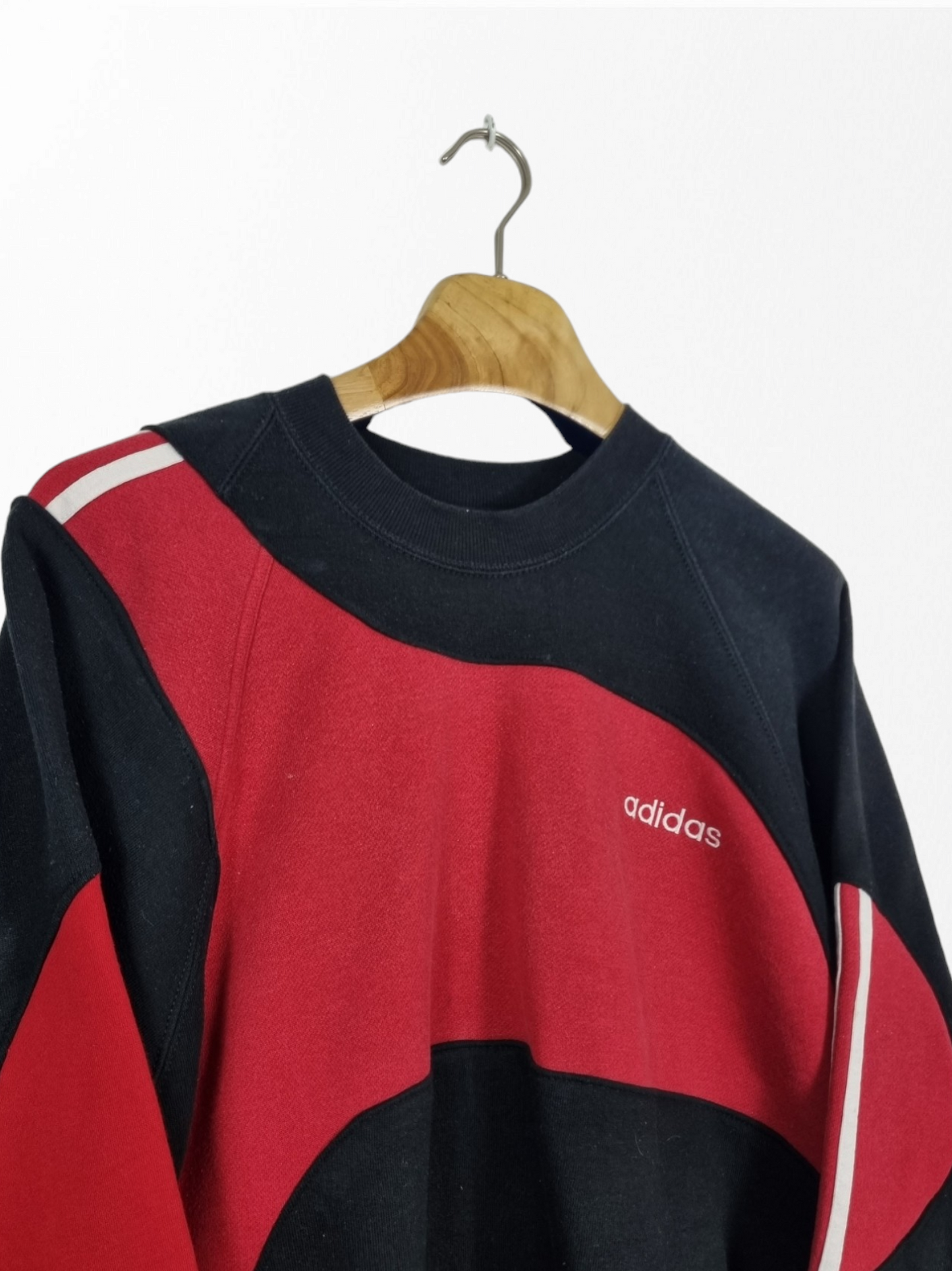 Adidas 90s chest logo sweater maat M