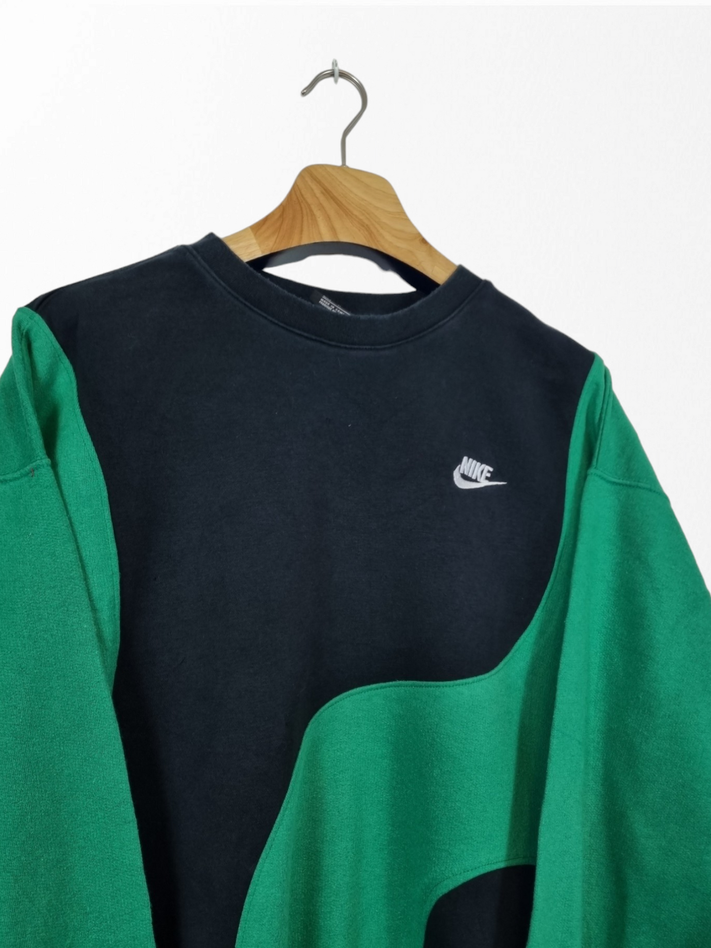 Nike chest logo sweater maat M