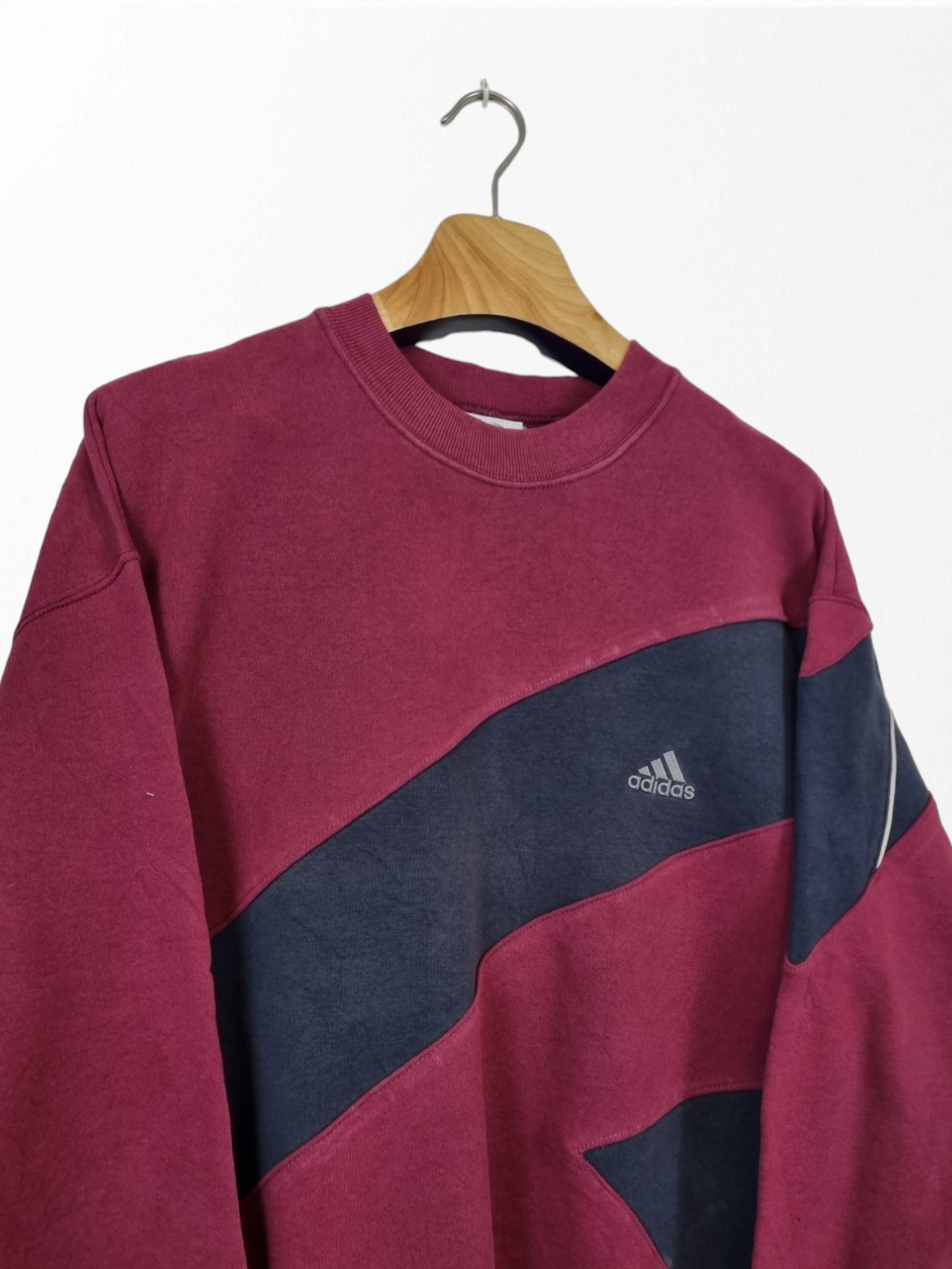 Adidas chest logo sweater maat M