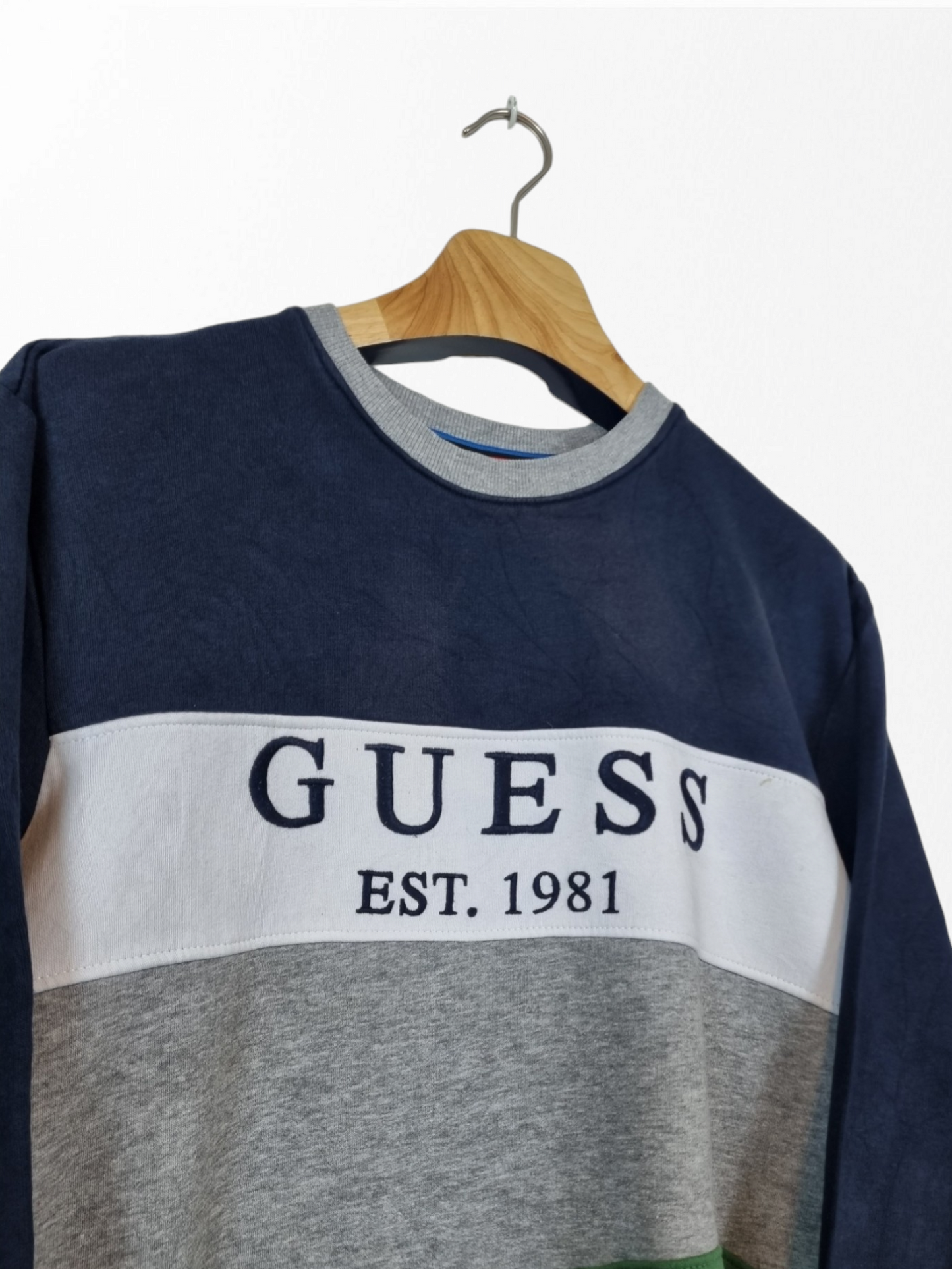 Guess sweater maat M