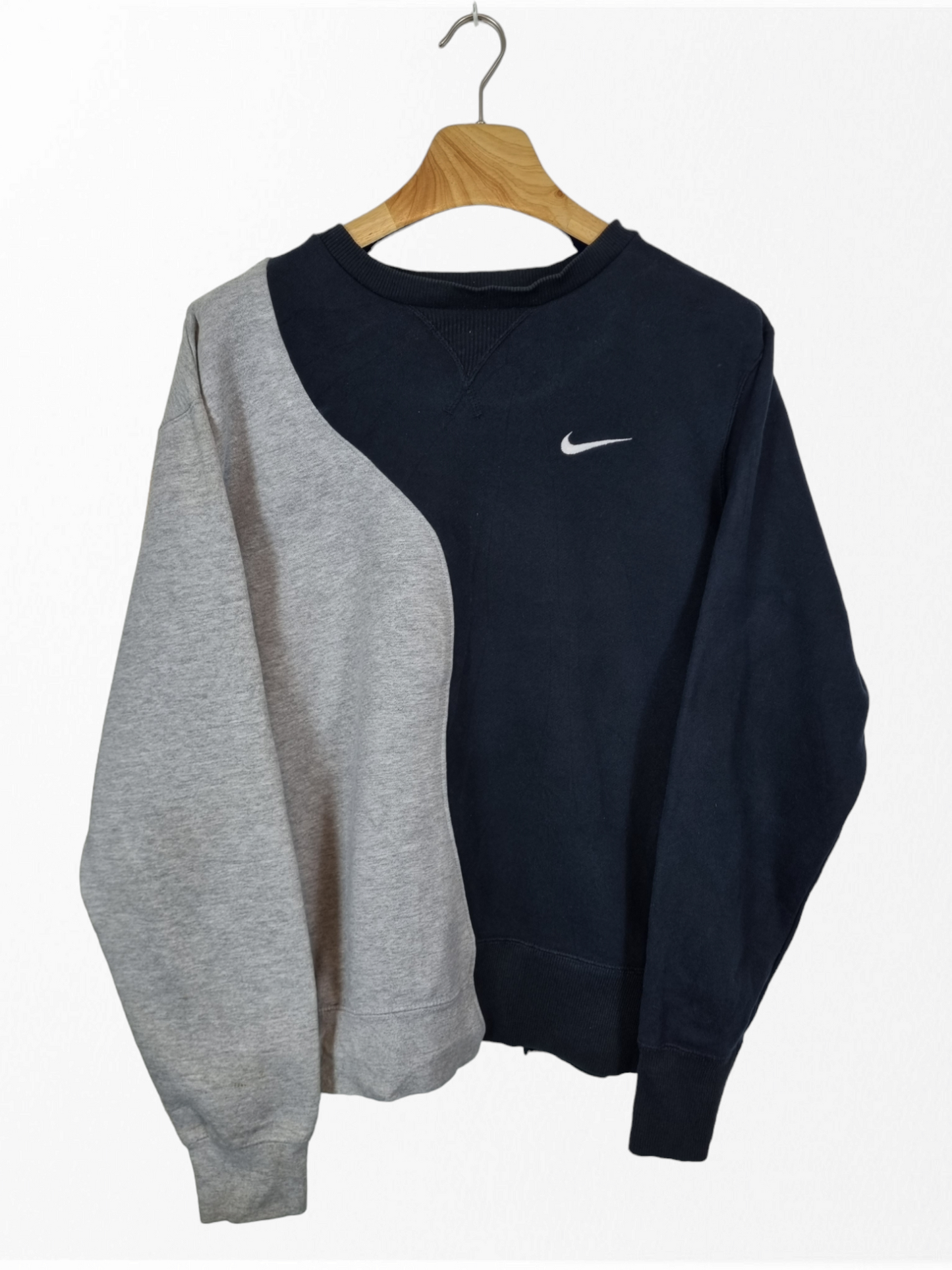 Nike chest swoosh sweater maat M