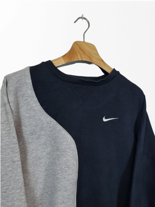 Nike chest swoosh sweater maat M