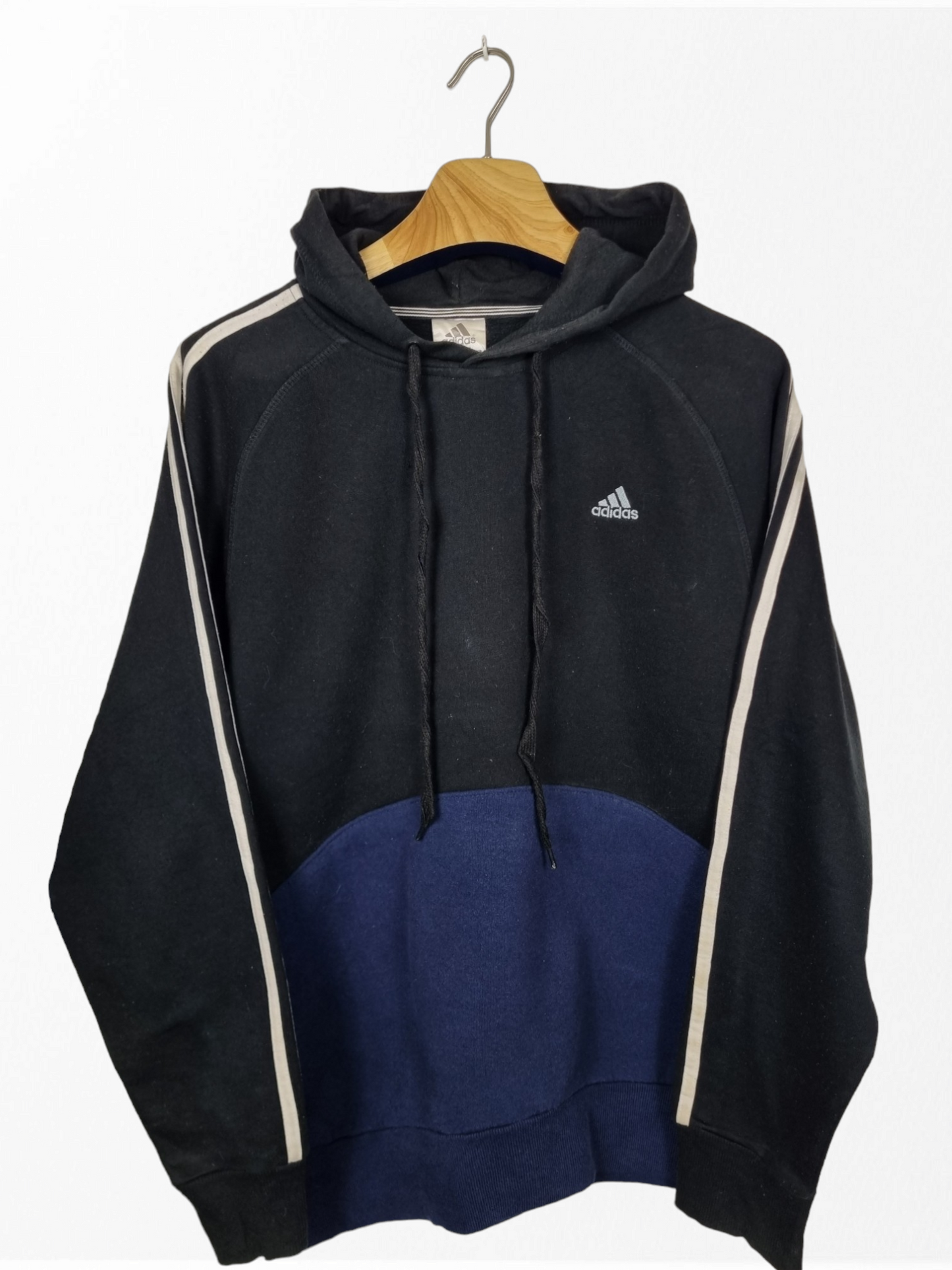 Adidas chest logo hoodie maat M