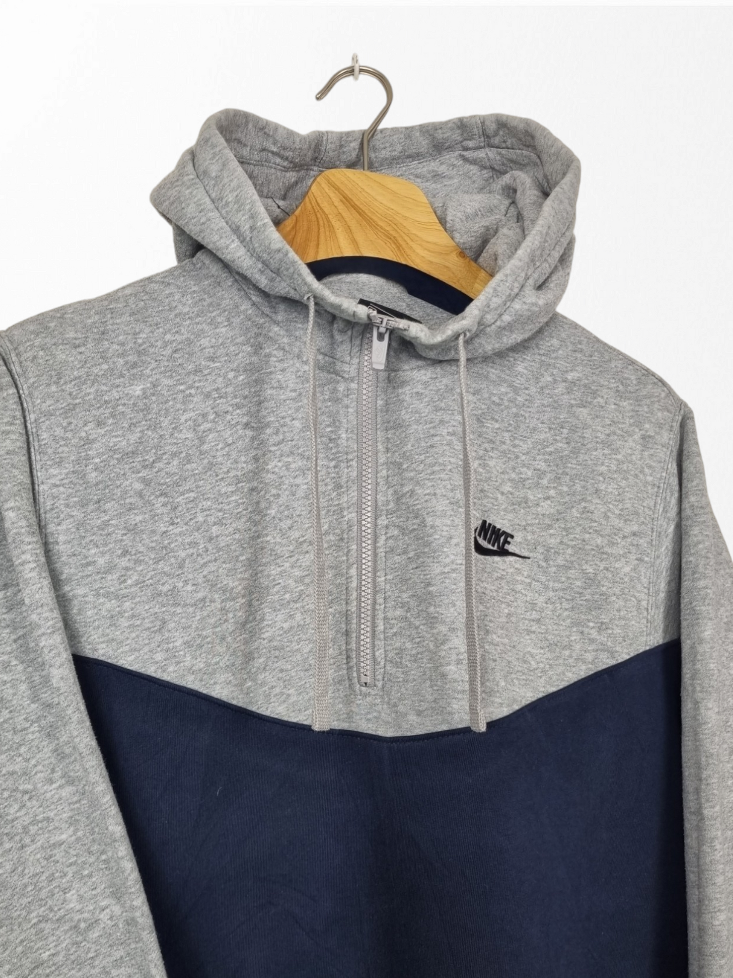 Nike chest logo hoodie maat S