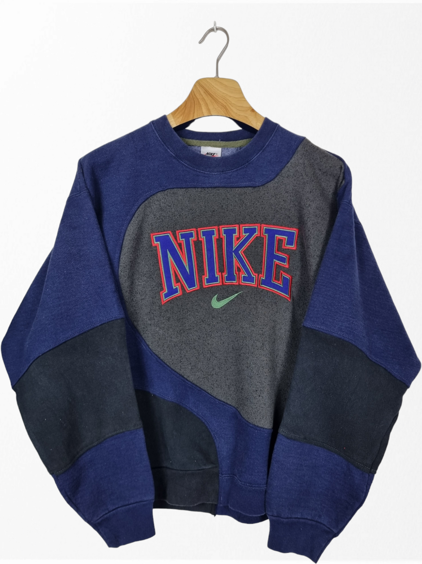 Nike spell out 90s sweater maat M