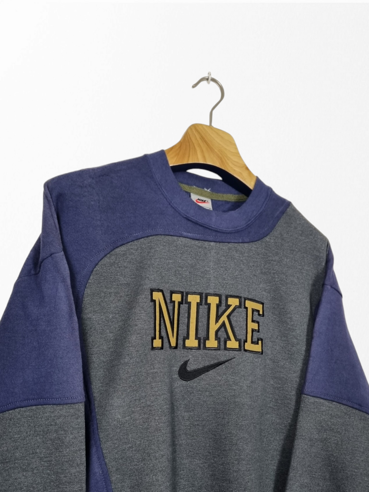 Vintage 90s Nike spell out sweater maat M