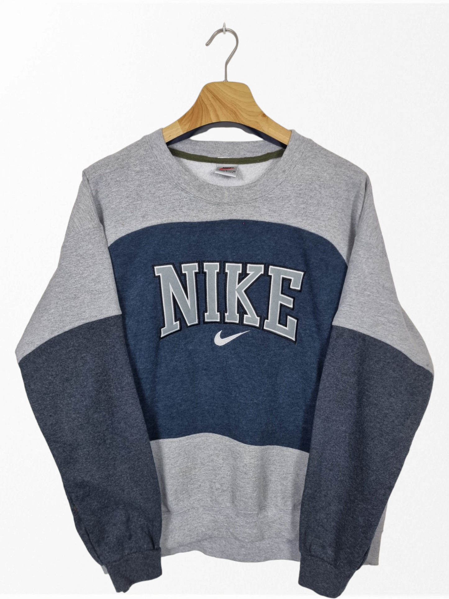 Nike spell out 90s sweater maat M