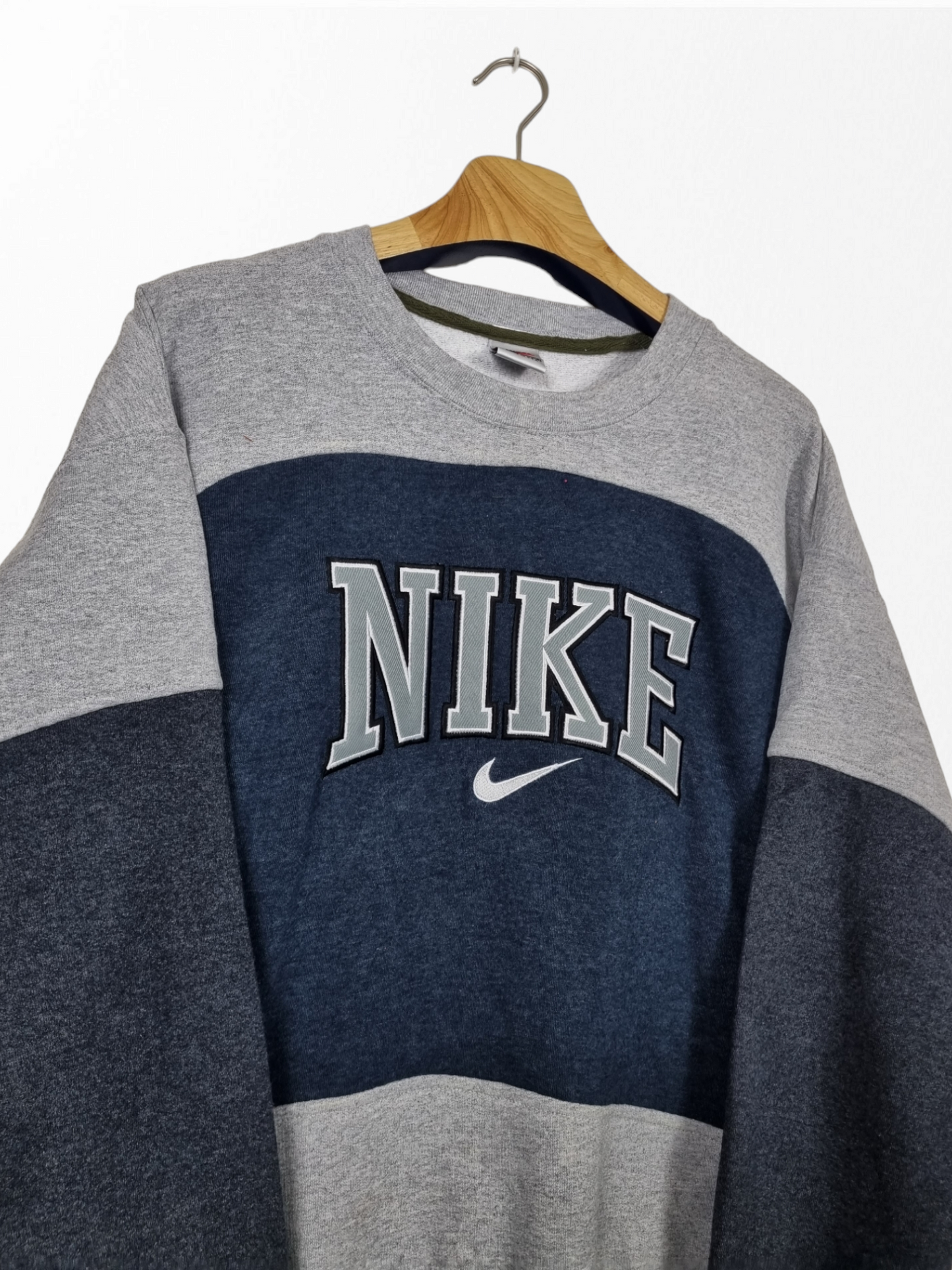 Nike spell out 90s sweater maat M