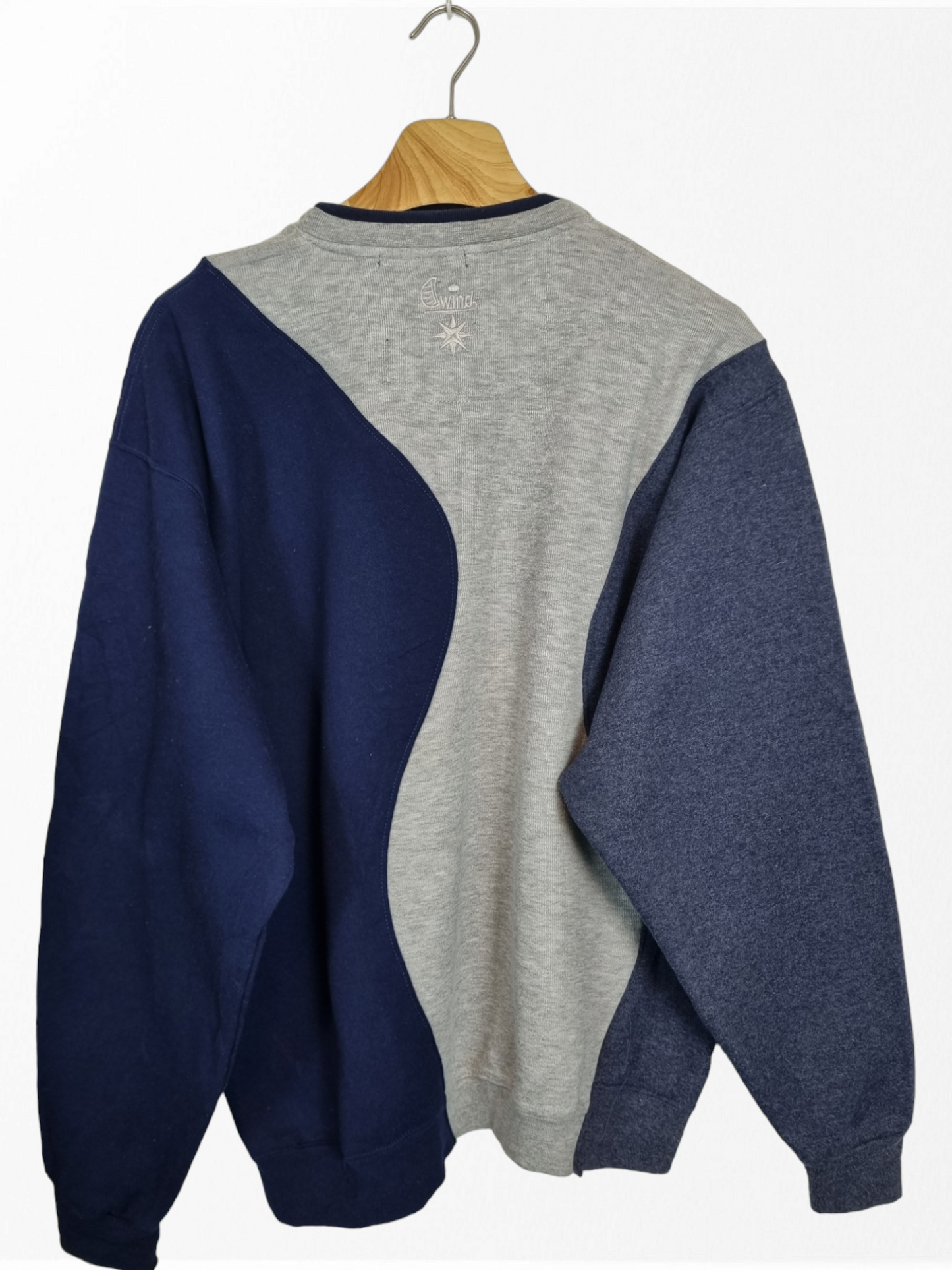 Nike chest logo sweater maat L