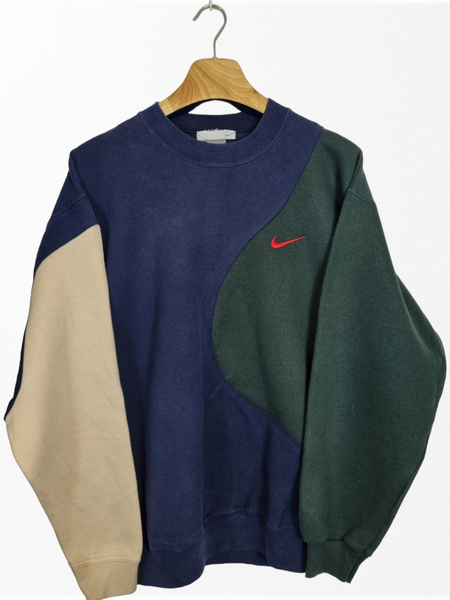 Nike chest swoosh sweater maat M