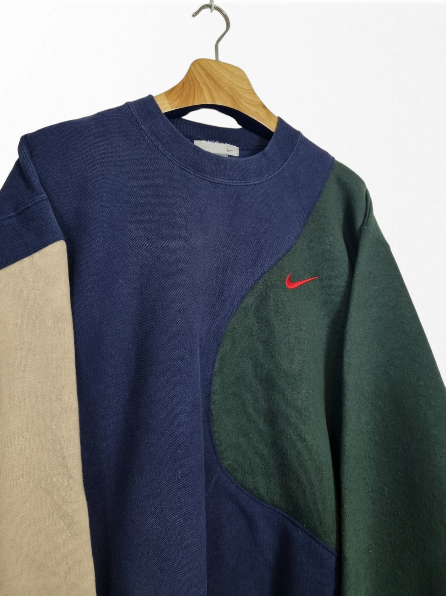 Nike chest swoosh sweater maat M