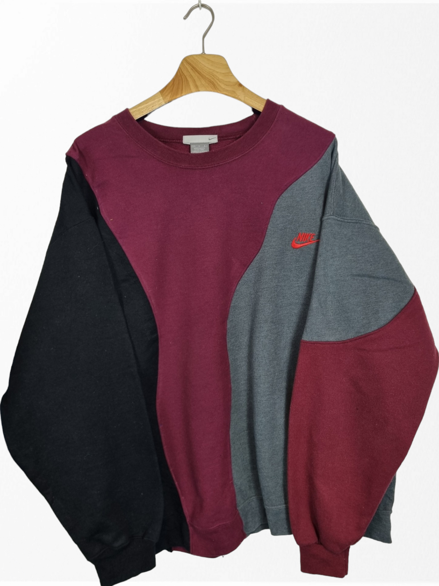 Nike chest logo sweater maat L