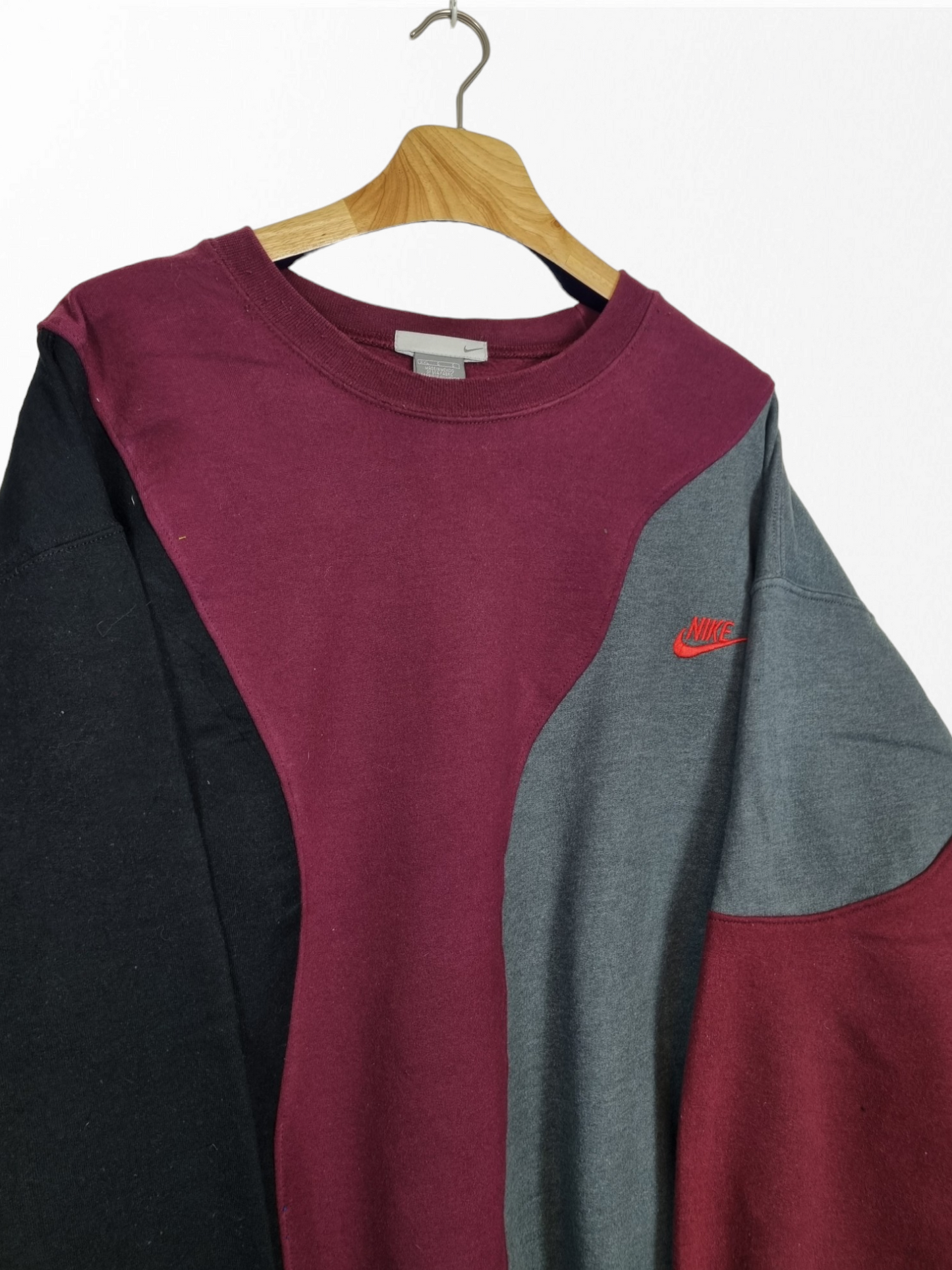 Nike chest logo sweater maat L