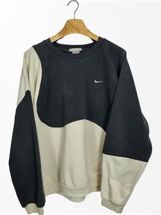 Nike chest swoosh sweater maat M