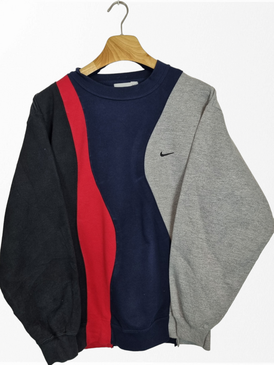 Nike chest swoosh sweater maat M