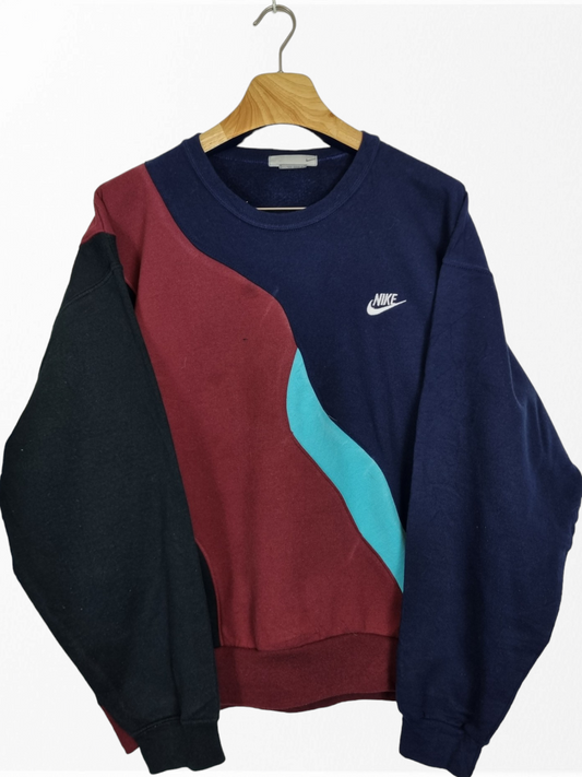 Nike chest logo sweater maat M