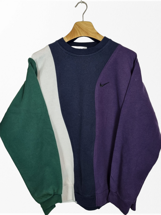 Nike chest logo sweater maat M