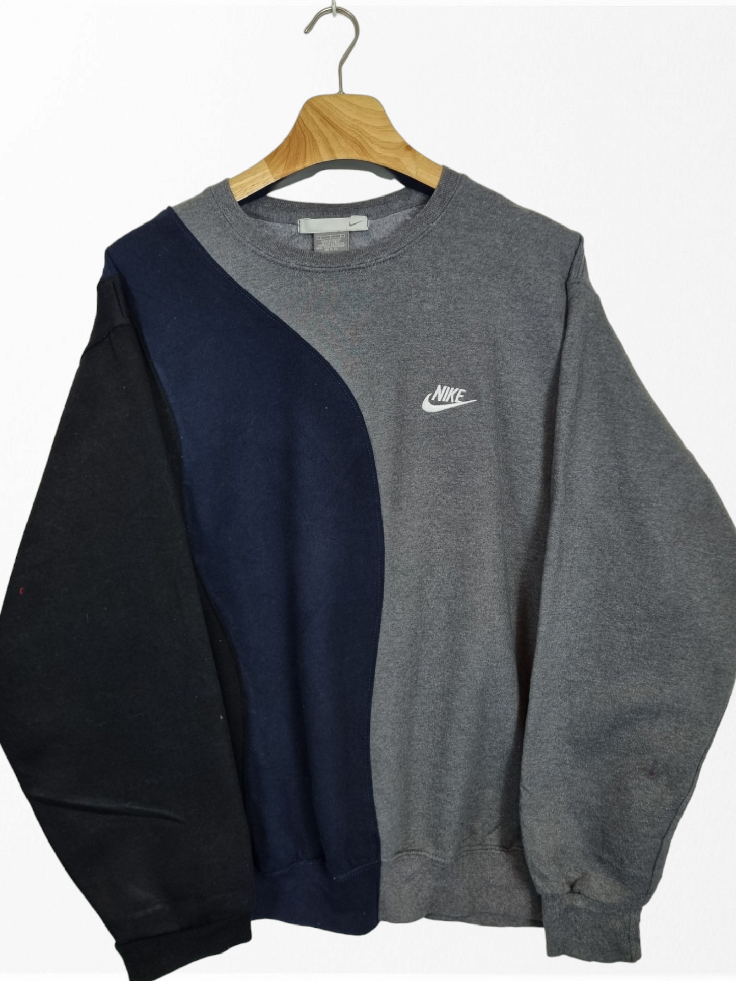 Nike chest logo sweater maat M