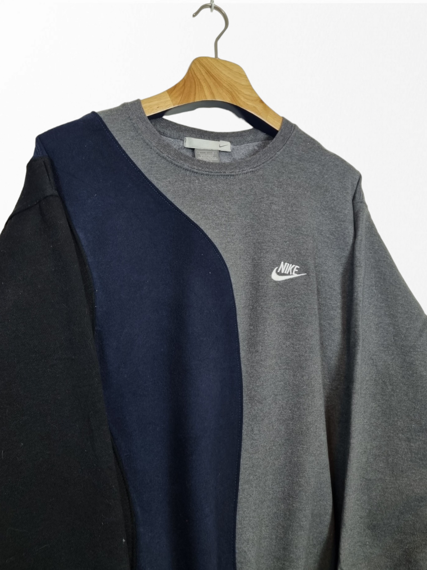 Nike chest logo sweater maat M