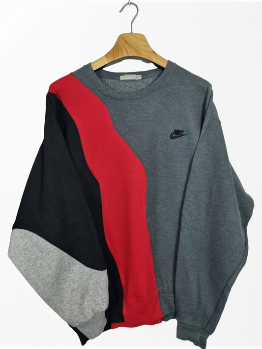 Nike chest logo sweater maat M