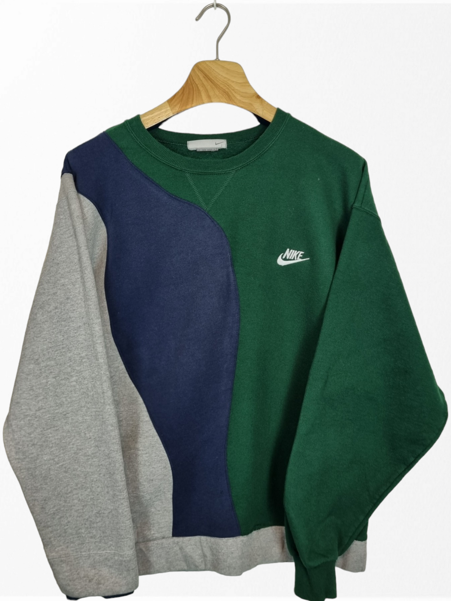 Nike chest logo sweater maat M