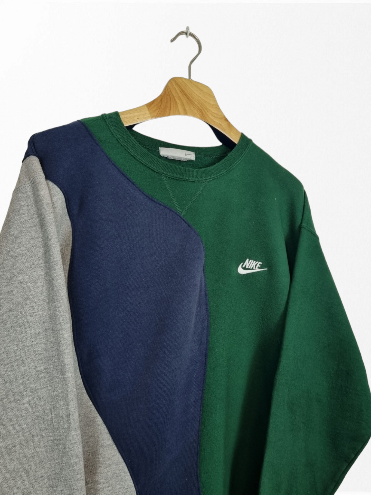 Nike chest logo sweater maat M