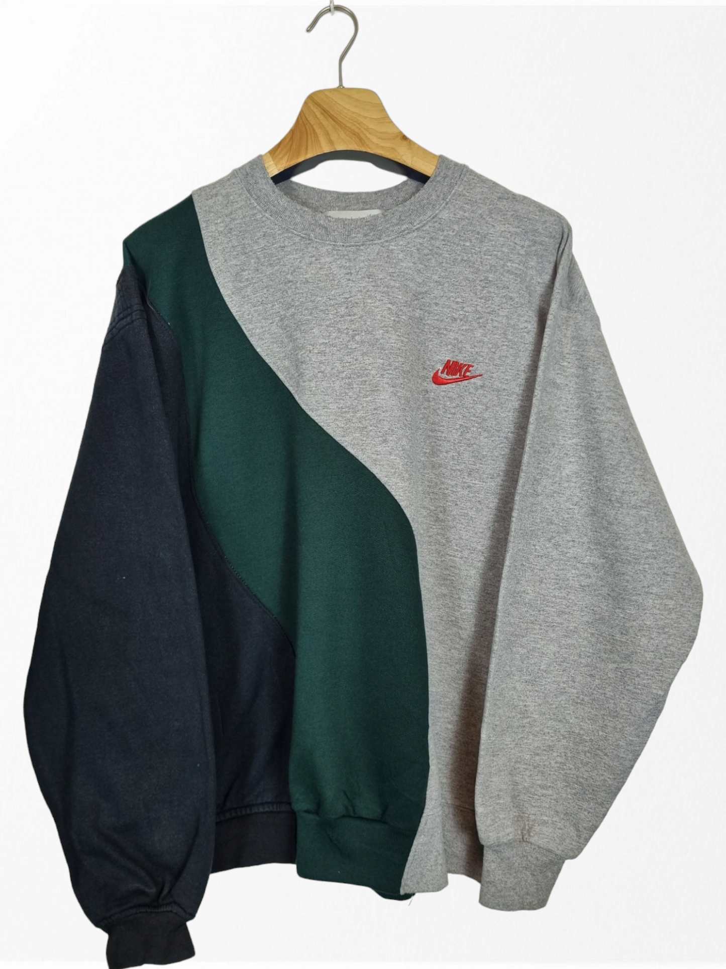 Nike chest logo sweater maat M