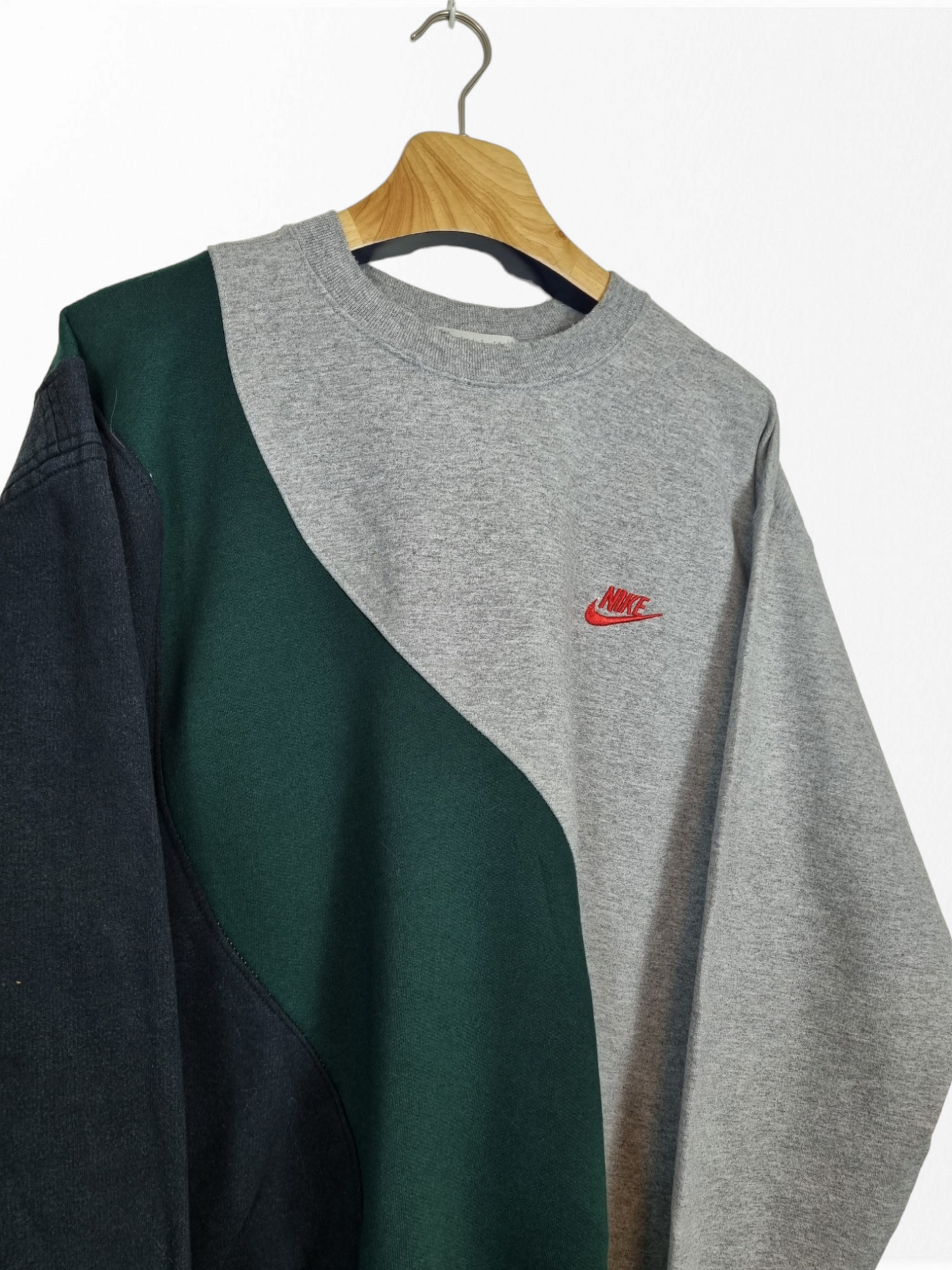 Nike chest logo sweater maat M