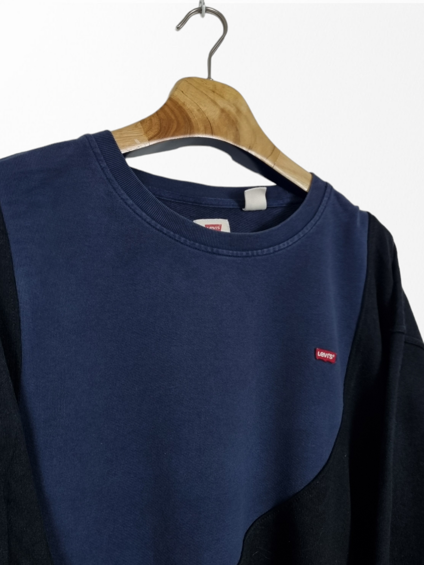 Levi's chest logo sweater maat M