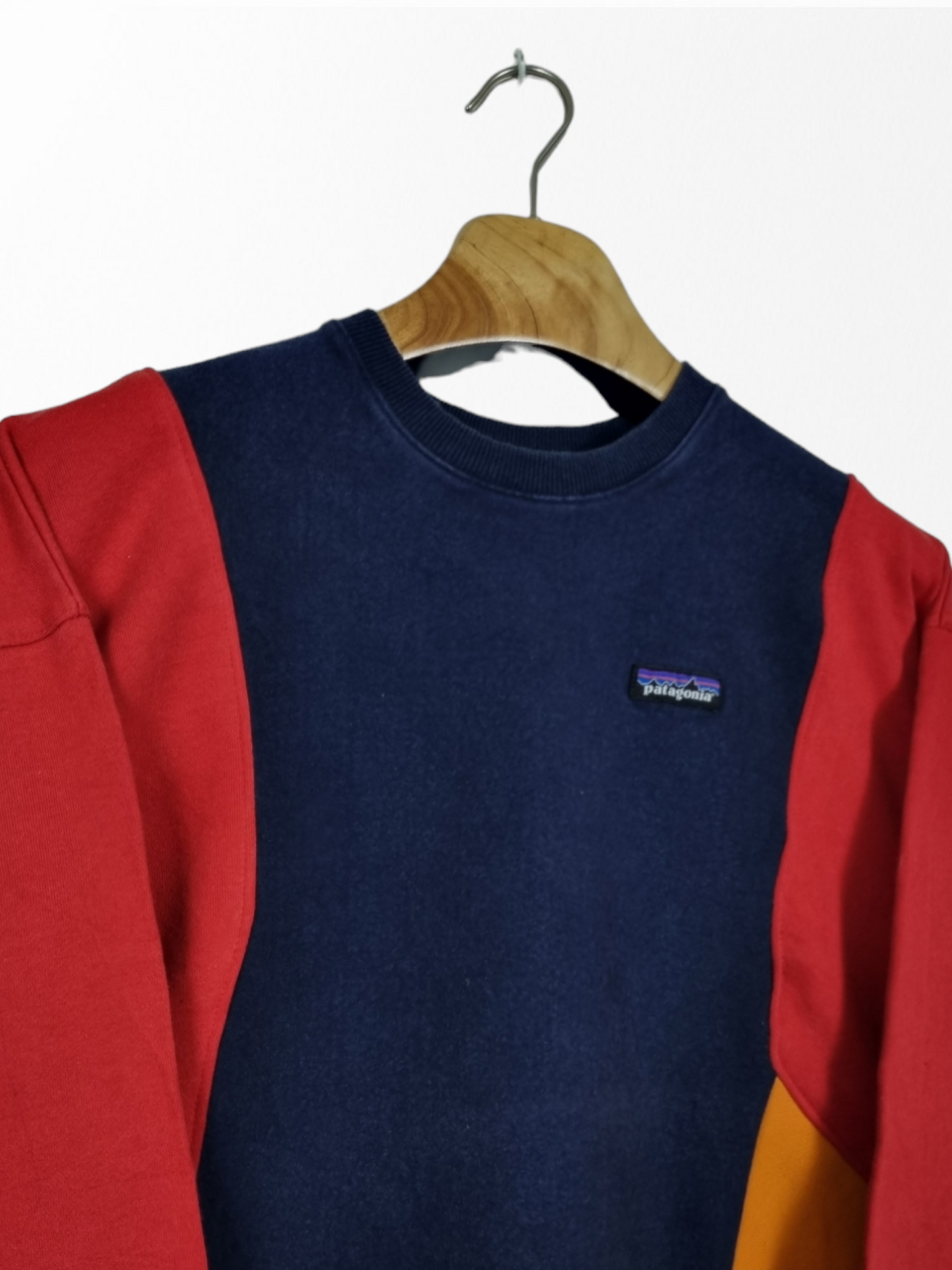 Patagonia chest logo sweater maat M