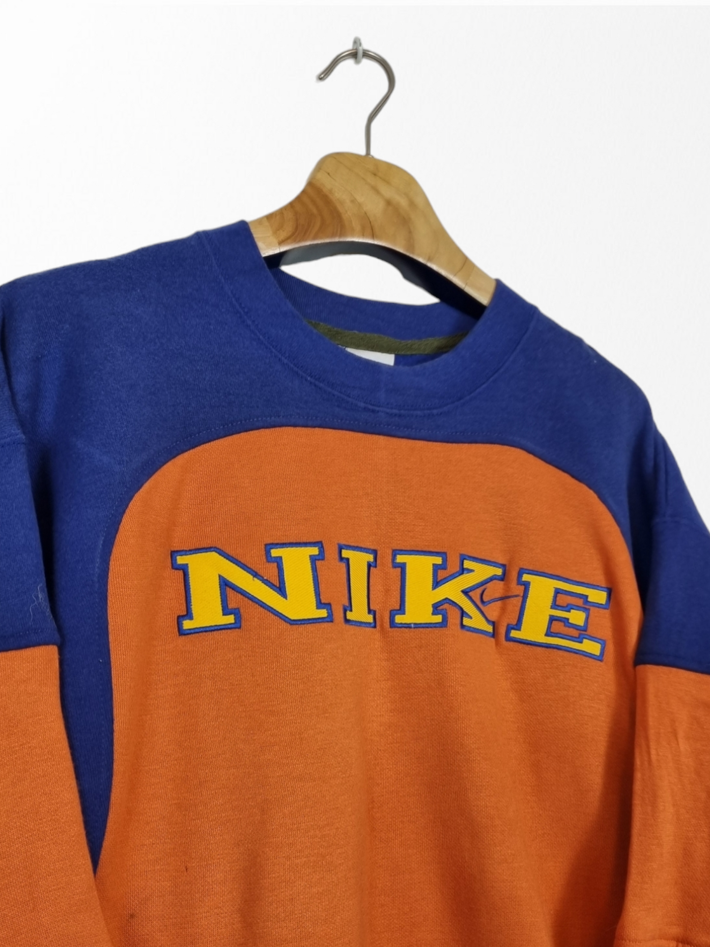 Nike spell out 90s sweater maat L
