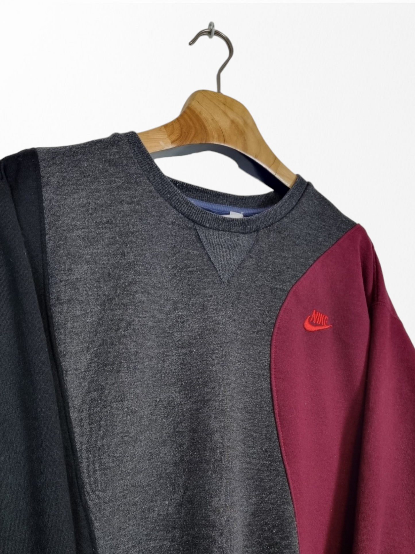 Nike chest logo sweater maat M