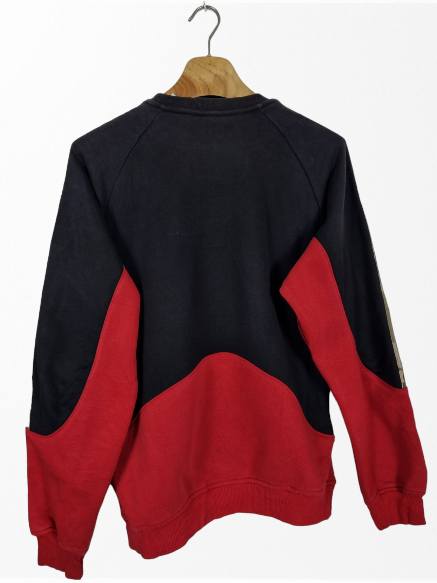 Adidas chest logo sweater maat M