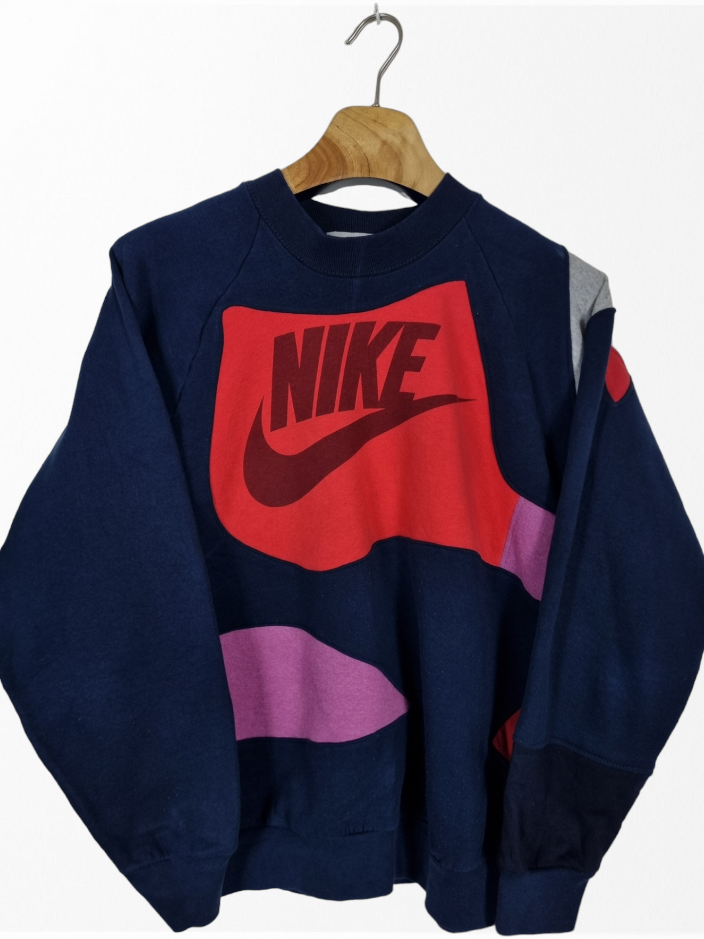 Nike swoosh logo sweater maat M
