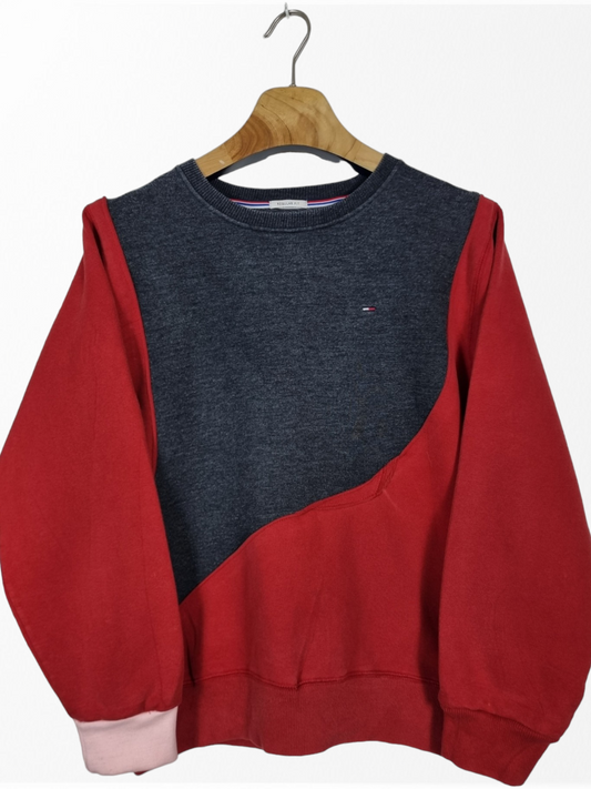 Tommy Hilfiger chest logo sweater maat M