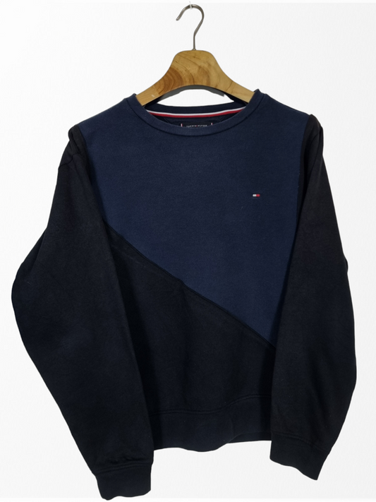 Tommy Hilfiger chest logo sweater maat M