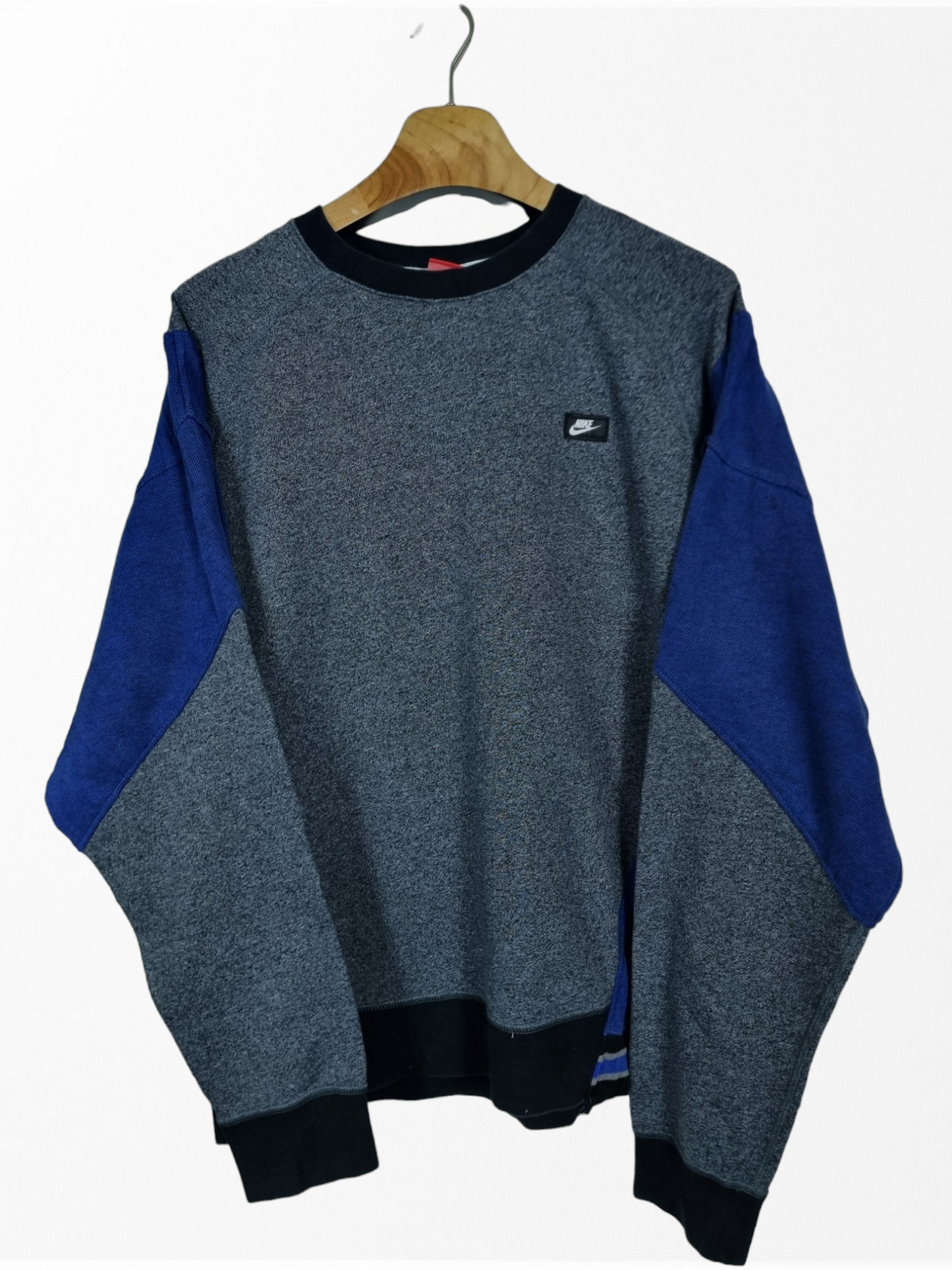 Nike chest logo sweater maat L